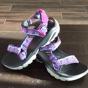 Teva sandals spider